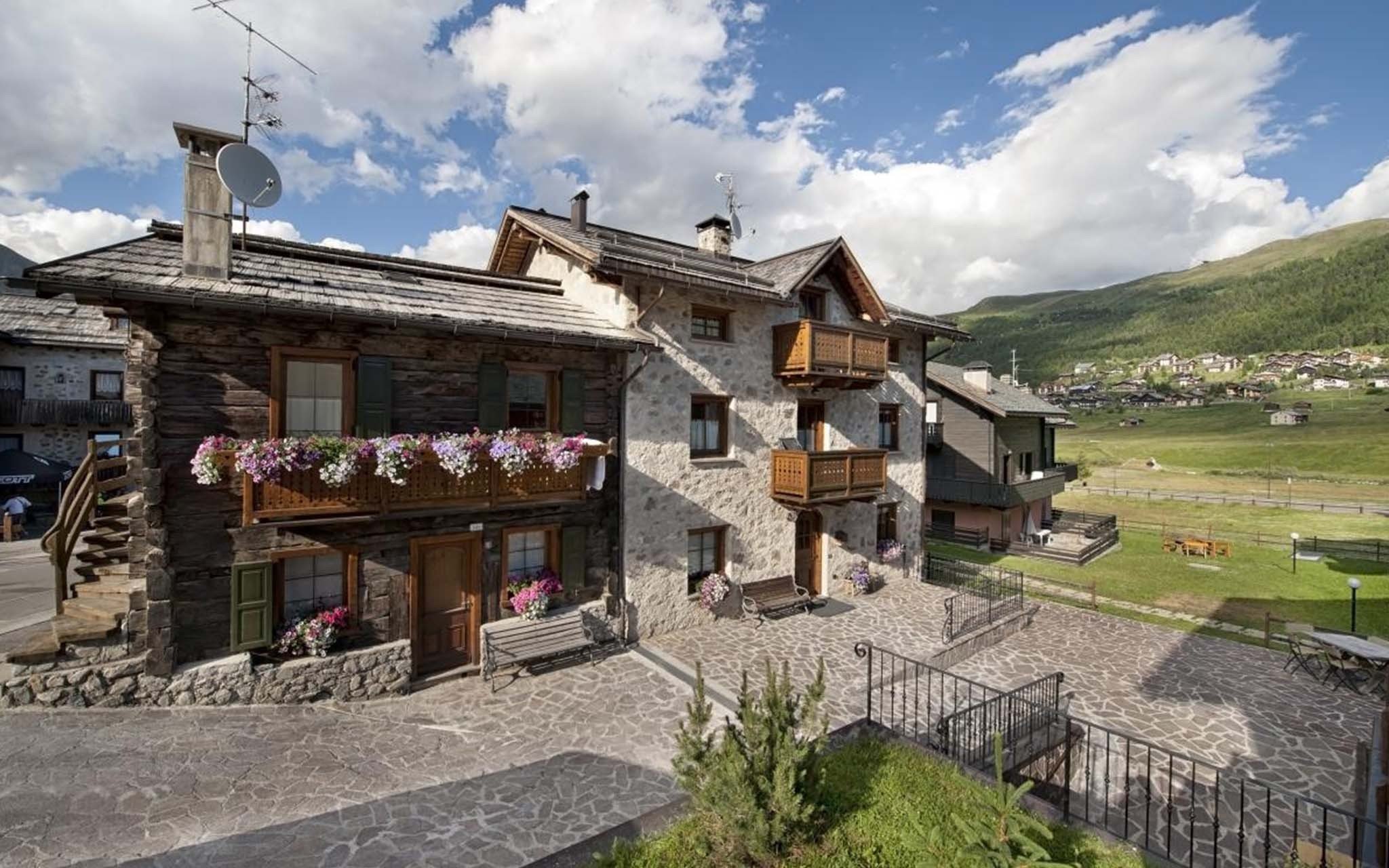 Sara Apartments - Via Rin 337